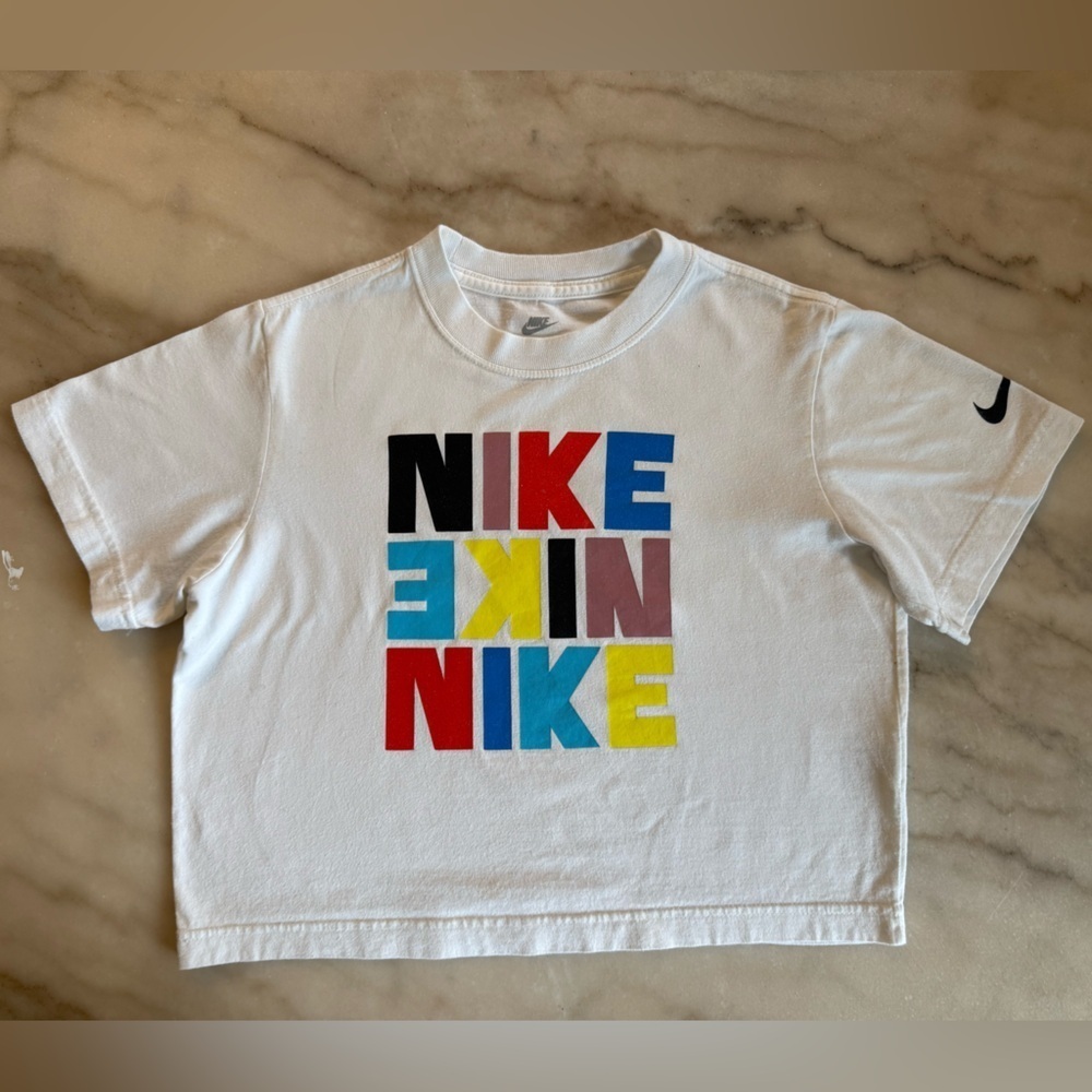 Nike women’s xs boxy Short Sleeve Tee